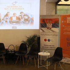 Dr Aleksandra Bubera na panel-diskusiji povodom Međunarodnog dana bezbednog interneta u organizaciji Ministarstva trgovine, turizma i telekomunikacija, 11. februar 2020.